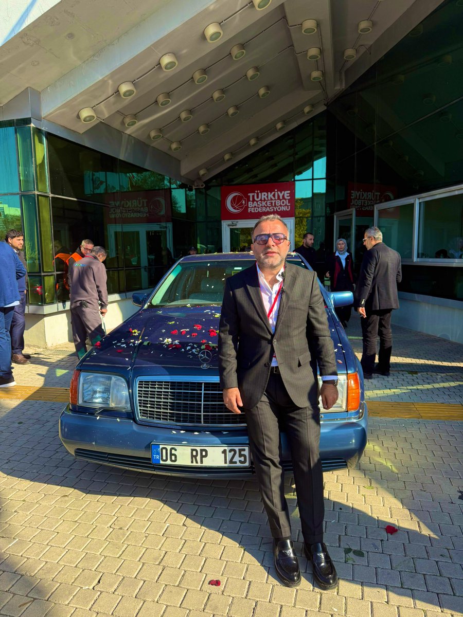 #HilalinEmrindeHakikatinİzinde
Hamd olsun çok güzel çok kalabalık oldu kongremiz 
#yeniderefahpartisi
#FatihErbakan