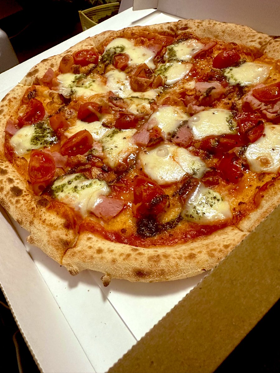 頼んじゃったよ
取締役就任おめでとう🎉

#ナポリの窯
<a href="/hikaru_casalert/">ただのカリスマ</a> <a href="/kinnpatuhikaru/">ヒカル</a>