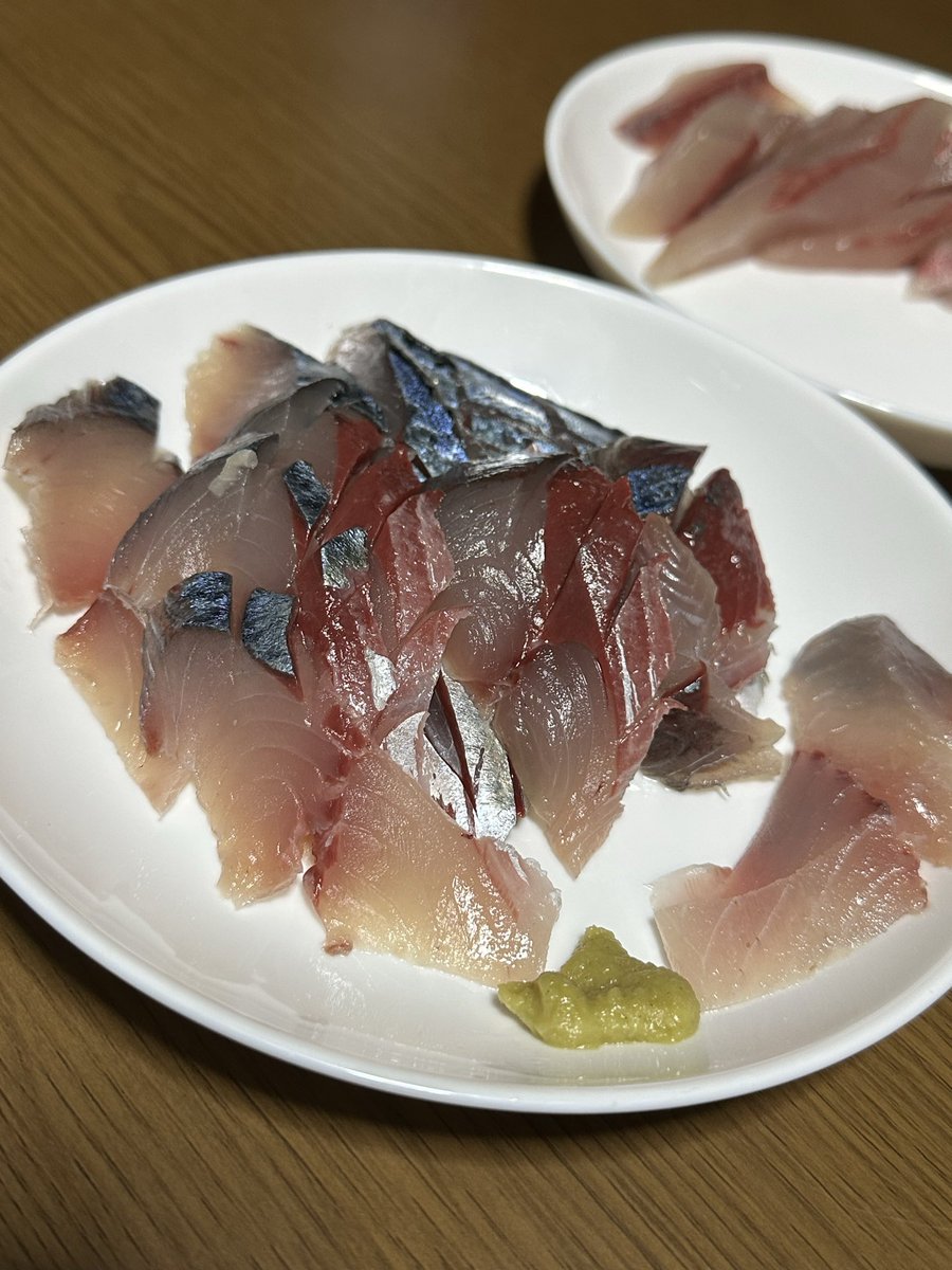 toc_zc32s520's tweet photo. 今日釣ったデカ鯖の刺身 https://t.co/2p9kIoCXE4