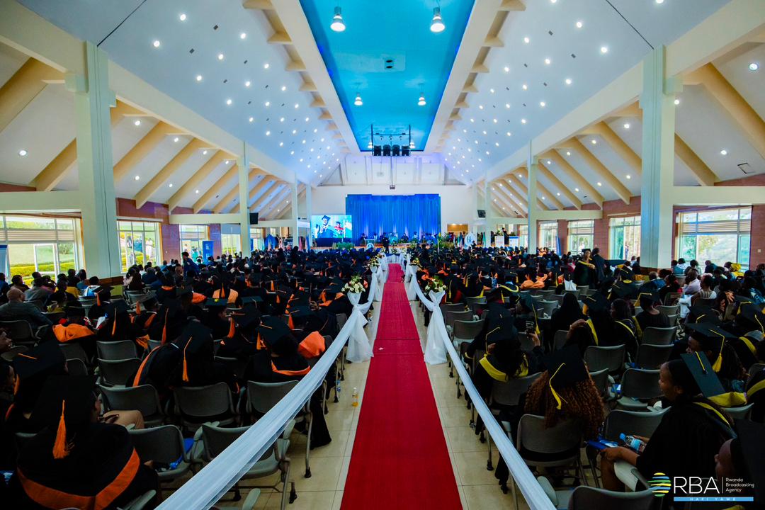 rbarwanda's tweet image. 🚨AMAKURU AGEZWEHO 🚨

Umuyobozi Mukuru w&apos;Inama Nkuru y&apos;Amashuri Makuru (HEC), Dr. Edward Kadozi, yashimye Kaminuza y&apos;Abadiventisiti b&apos;Umunsi wa Karindwi muri Afurika yo Hagati (AUCA), ku bw’umusanzu ikomeje gutanga mu kubaka uburezi bw’u Rwanda.

Ni ubutumwa yabahaye kuri iki…