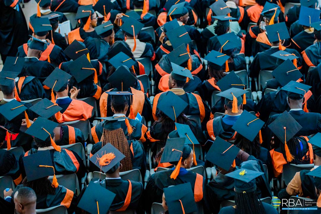 rbarwanda's tweet image. 🚨AMAKURU AGEZWEHO 🚨

Umuyobozi Mukuru w&apos;Inama Nkuru y&apos;Amashuri Makuru (HEC), Dr. Edward Kadozi, yashimye Kaminuza y&apos;Abadiventisiti b&apos;Umunsi wa Karindwi muri Afurika yo Hagati (AUCA), ku bw’umusanzu ikomeje gutanga mu kubaka uburezi bw’u Rwanda.

Ni ubutumwa yabahaye kuri iki…