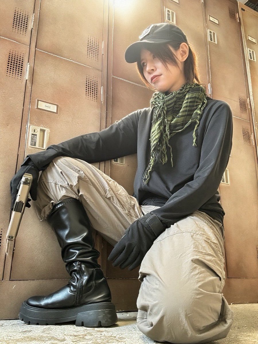 _yukimatcha's tweet image. 今日もお疲れ様です🌙
写真はこの間ありちゃん( @alichan_518 )と2人で #サバゲー 行った時の🔫
この日は肌治療のDTで化粧する気力がなくて眉毛だけ描いて参戦🥺
写真もなんかいまいちと思ってたらありちゃんが素敵に逆光加工してくれた😸🫶
半年ぶりでもキルできて楽しかったから12月も行きたいな〜✨