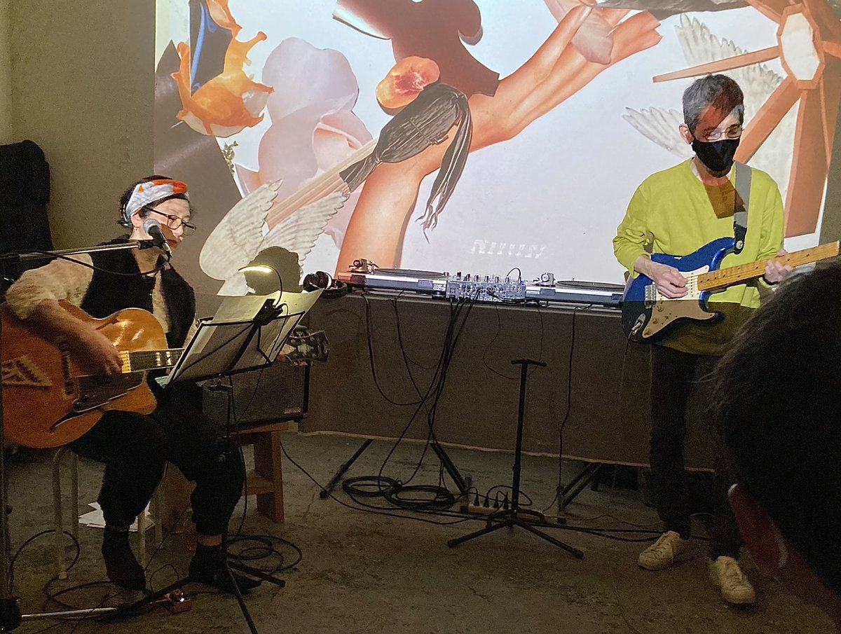 昨日は神戸元町space eauuu、今日は奈良hutでpocopenさんと演奏しました。素晴らしい出演者の方々(DJ,Visual含む)とご一緒出来てとても嬉しかったです。お世話になった皆さん、聴きに来てくださった皆さん、どうもありがとうございました。