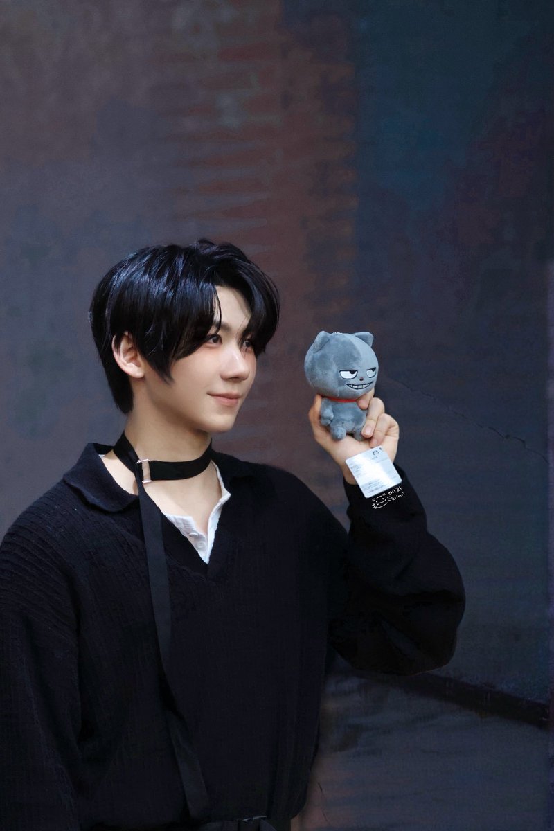Eririri925's tweet photo. 20251109丨케이팝투게더 대면 사인회

#박한 #ParkHan #Han
#아홉 #AHOF https://t.co/VH1hQZ97fx