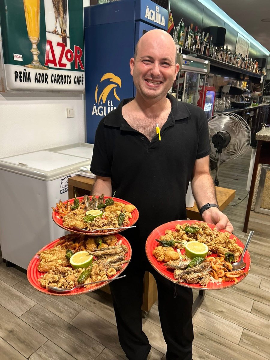 ¡Feliz domingo a todos! ☀️
Hoy en Carrots os recibimos con nuestro menú especial de domingo, además de toda nuestra carta y sugerencias del día.

🍽️ Haz tu reserva y disfruta del domingo con nosotros. ¡Te esperamos!