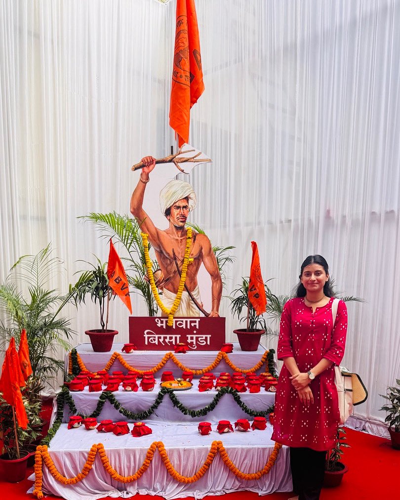 Triptisaini19's tweet image. जल-जंगल-जमीन की सबसे सशक्त आवाज—धरती आबा भगवान बिरसा मुंडा जी।

उन्होंने भारत की मिट्टी में स्वाभिमान की ज्योति जलाई और विदेशी शासन की नींव हिला दी।

उनके 150वें प्रकाश पर्व पर कोटि-कोटि नमन।

#birsa #birsamunda