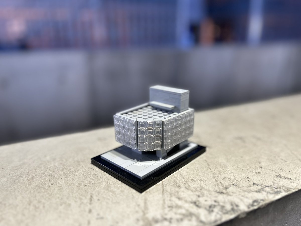 okka5lego's tweet photo. LEGOで手のひらサイズの建築を作ってみる

 ginzasonypark 

#レゴ #LEGO #建築　#LEGOarchitecture
 #sonybuilding #ginzasonypark #sony https://t.co/HhfAghf29U