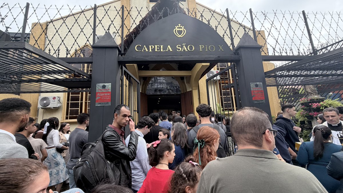 oaustro11's tweet image. Como assiste Missa Tridentina com essa lotação ?
 😫😵‍💫

  FSSPX Times ⏰

Depois não entendem porque fiquei 6 meses bem vim aqui as 09h 🙄