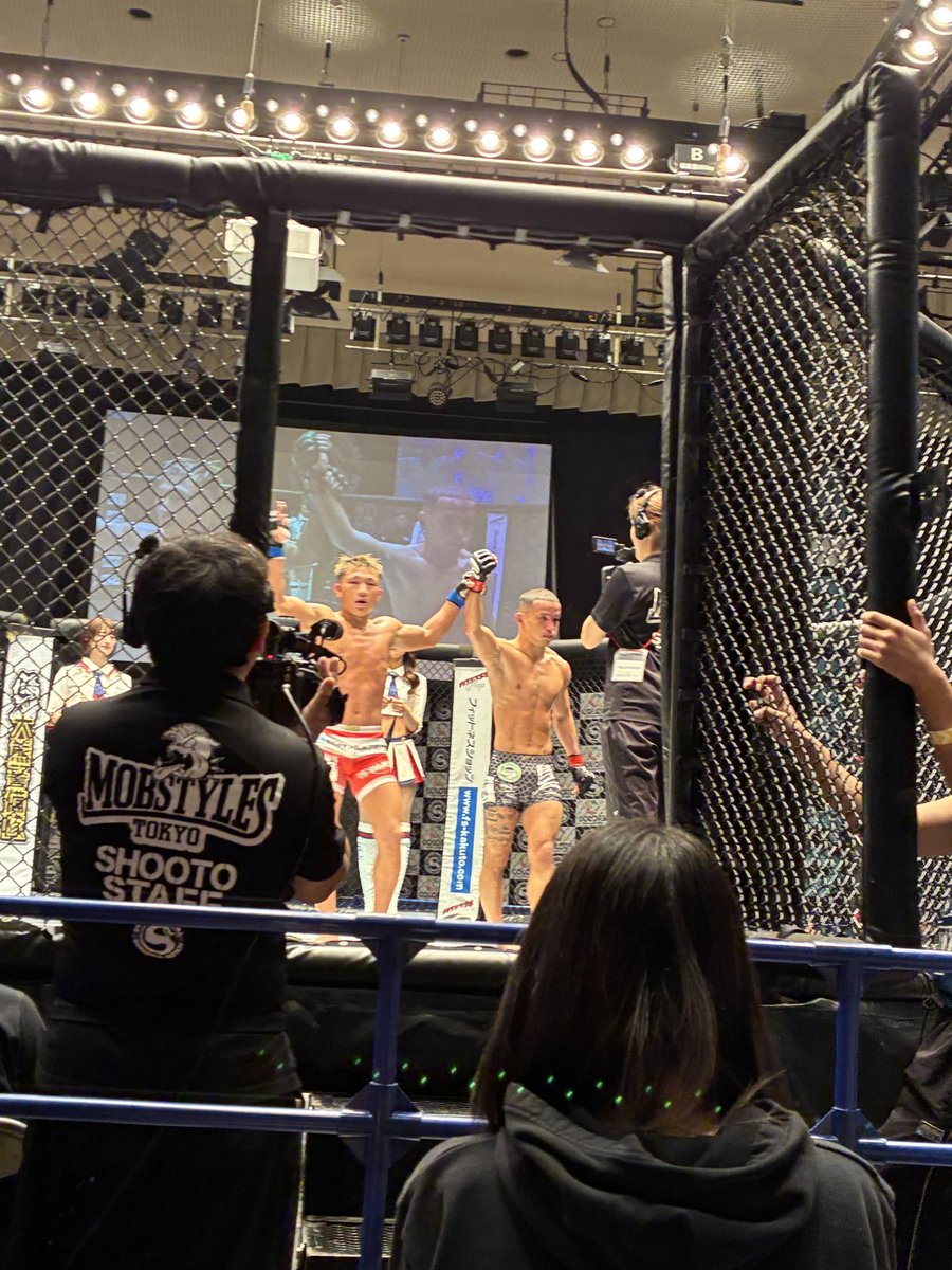 ちょっとどいてもらっていいですか的な写真になってしまったが最高だった。新井丈が帰ってきた㊗️
#shooto1116