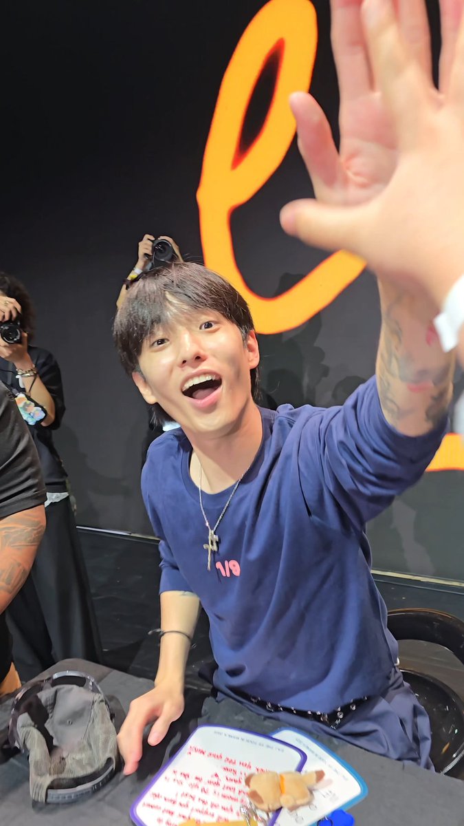 thank you for coming back in manila 🥺 <a href="/eaJPark/">eaJ¹ᐟ</a>

#eaJinManila #the1outof9TourinManila