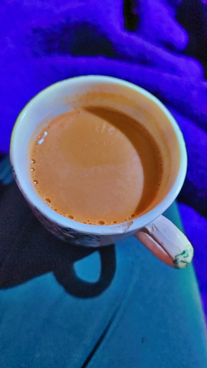 आज थोड़ी ठंडी हवा है।
ऐसे चाय का साथ मिल जाए तो क्या ही कहने।

🧡Good evening 🧡