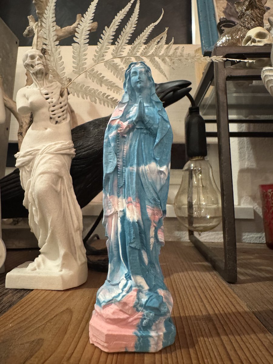 アロマストーンマリア様(イエローグリーン) Fatima art salonsさん（@fatimaartsalons）のアロマストーンのマリア