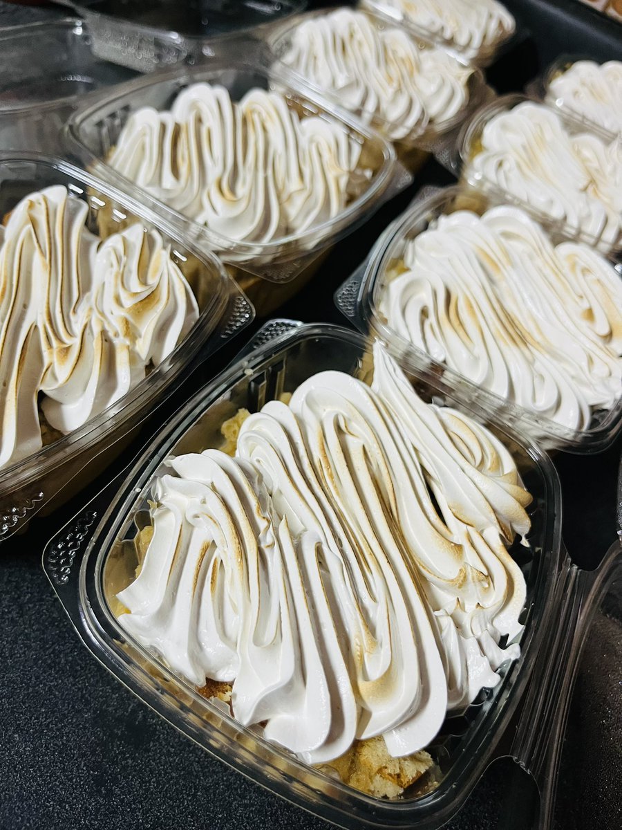 Ya probaron nuestro Beso de Ángel? 😇 

Es nuestro clásico 3 leches relleno de Flancillo que lleva un toque de ron y merengue italiano. 🤤