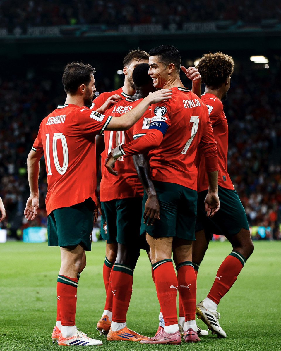 lblwz338003's tweet image. 🚨🗣️ الاسطورة كريستيانو رونالدو IG:

&quot;هيا أيها الفريق! كلنا معاً اليوم ودائماً! من أجل البرتغال ومن أجل علمنا!&quot;🇵🇹