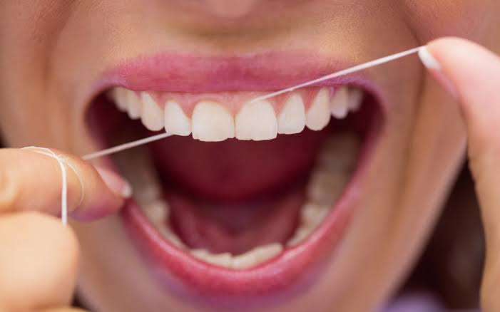 DrISADentist's tweet image. Fact Share:
Did you know? Flossing once a day cuts gum disease risk by 40%. Skip it, and bacteria parties ensue. Thread the needle today! 🦷 #healthcare #OralHealth