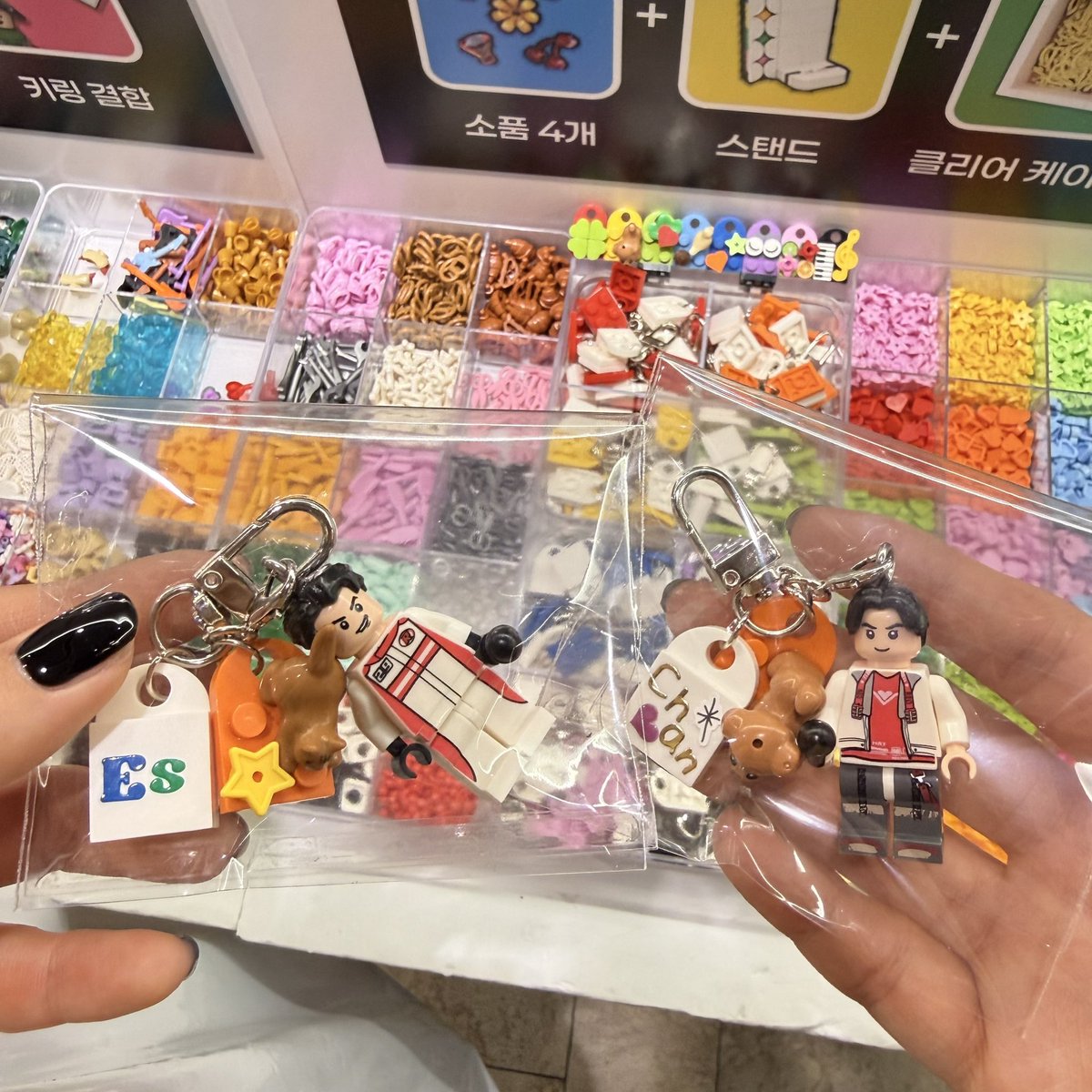 전시회 끝나고 광화문 교보문고에서
커스텀 레고 만드시긔 🧡🧡