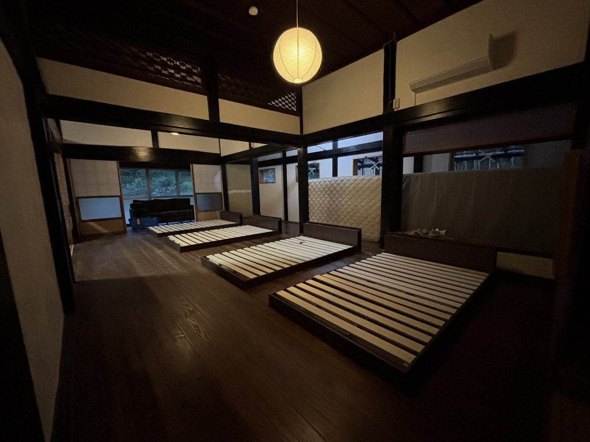 eric7blog's tweet image. ベットを設置したら、一段と古民家っぽい雰囲気でてきた☺️☺️☺️