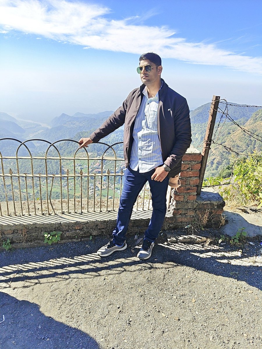 समझनी है जिंदगी तो पीछे देखो, 
जीनी है जिंदगी तो आगे देखो… 

#INDvsSA #IndianCricket Gambhir 
#HBD_SamratChoudharyJi