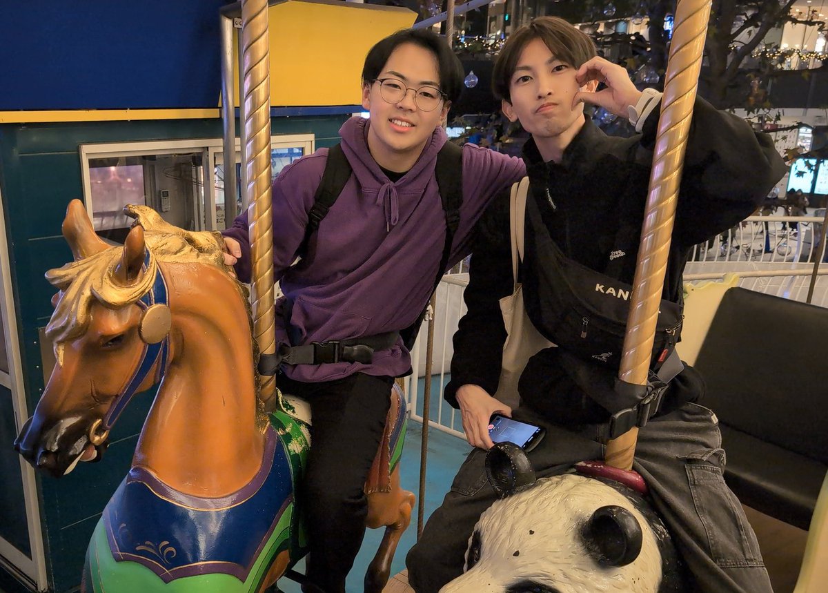 giri_purple's tweet image. カタメン終わり、隅楽の素敵なお誘いに便乗！メリーゴーランド楽し〜！
写真が絵になって3人とも素敵ね〜✨

「テーマパーク足りてなかったからありがたい」って言ったら「なんやねんそれ」と言われました ｷｬｰ