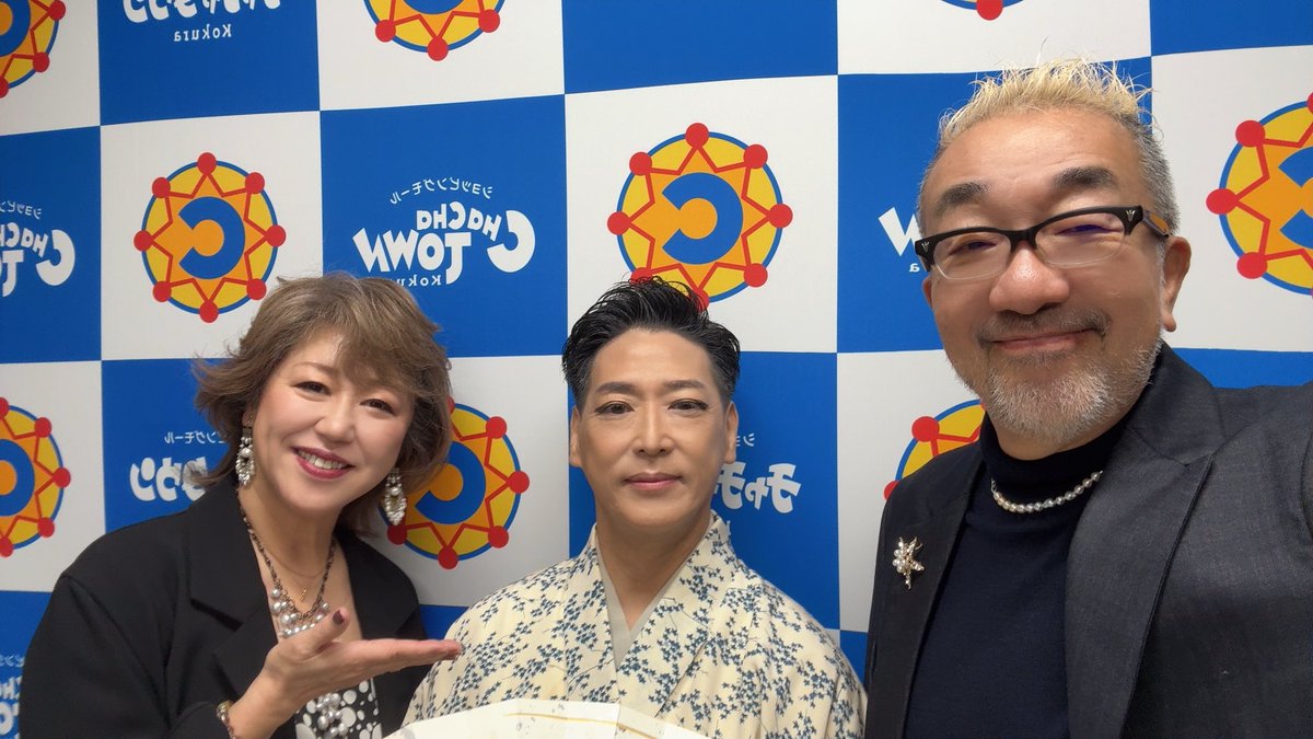 小倉チャチャタウン25周年おめでとう御座います㊗️
2ステージに日舞でコラボして頂きました翔源乃朗さん
「冬のほたる」「空を見上げてごらん」「MAYA 」と艶やかに舞って頂きました✨
どちらも心地よい雰囲気で幸せでした✨ありがとうございました💖