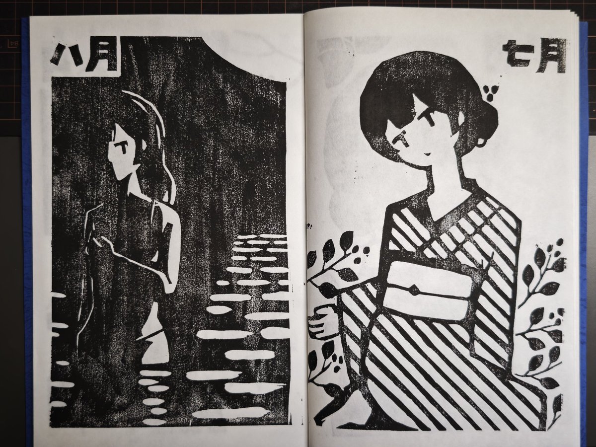 LStaricle's tweet photo. もう少しだけ、版画の話をさせて。

作品を彫り上げるまでに注がれた心血は、完成品を見ただけではとても想像できない。  けれど、版画は違う。  
版画には、その彫りの過程が刻まれている。一刀一刀の痕跡が、確かにそこにある。

そして、ようやくこの瞬間にこそ——凛世との共鳴が爆ぜる。 https://t.co/JzWSFdN0As