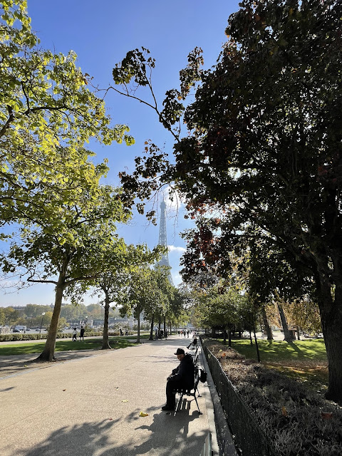 Paris_all_about's tweet photo. Mon banc dominical / My Sunday Bench...a quiet Sunday moment in the Jardins du Trocadéro, just a bench, with the Eiffel Tower appearing like a quiet silhouette through the autumn light.
#Paris #Trocadero #EiffelTower #SundayBench #ParisParks #AutumnInParis #AboutParis https://t.co/hcUavxS0nr