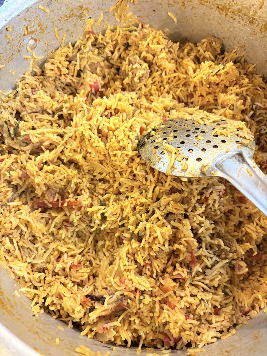 valliraghu's tweet photo. It was #VCooks π©π»βπ³ π for my loved ones!!!
Mutton Biryani
Nalli kurma
Boti Kuzhambu
Chicken 65
Pineapple kesari
Eggs
Raita https://t.co/t5xA1YP0rn