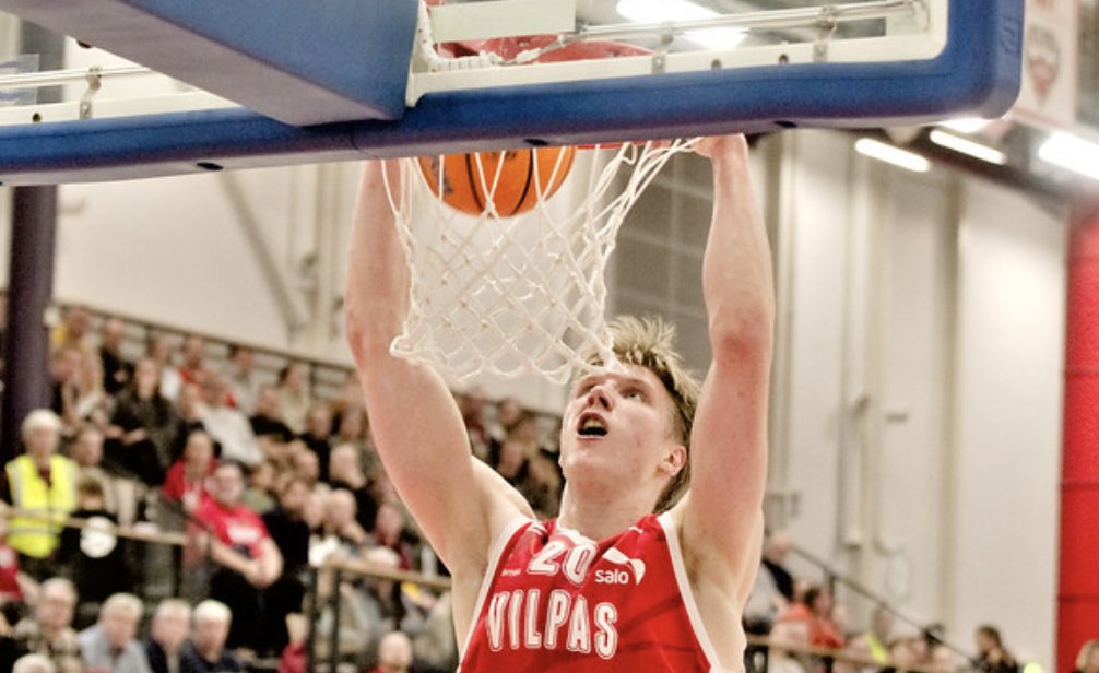 Luukas Vaara <a href="/vilpas/">luv</a> eilen 5 torjuntaa. Vain 15 suomalaispelaajaa on pystynyt parempaan <a href="/Korisliiga/">Korisliiga</a> kautta aikain.

*1987 Harri Lehtonen ja Pekka Markkanen 9 mieheen ennätys
*2000-luvun paras Timo Heinonen 8
* Vilppaan seuraennätys 11 Faisal Abrham
* Liiganenätys Damon Vance 14