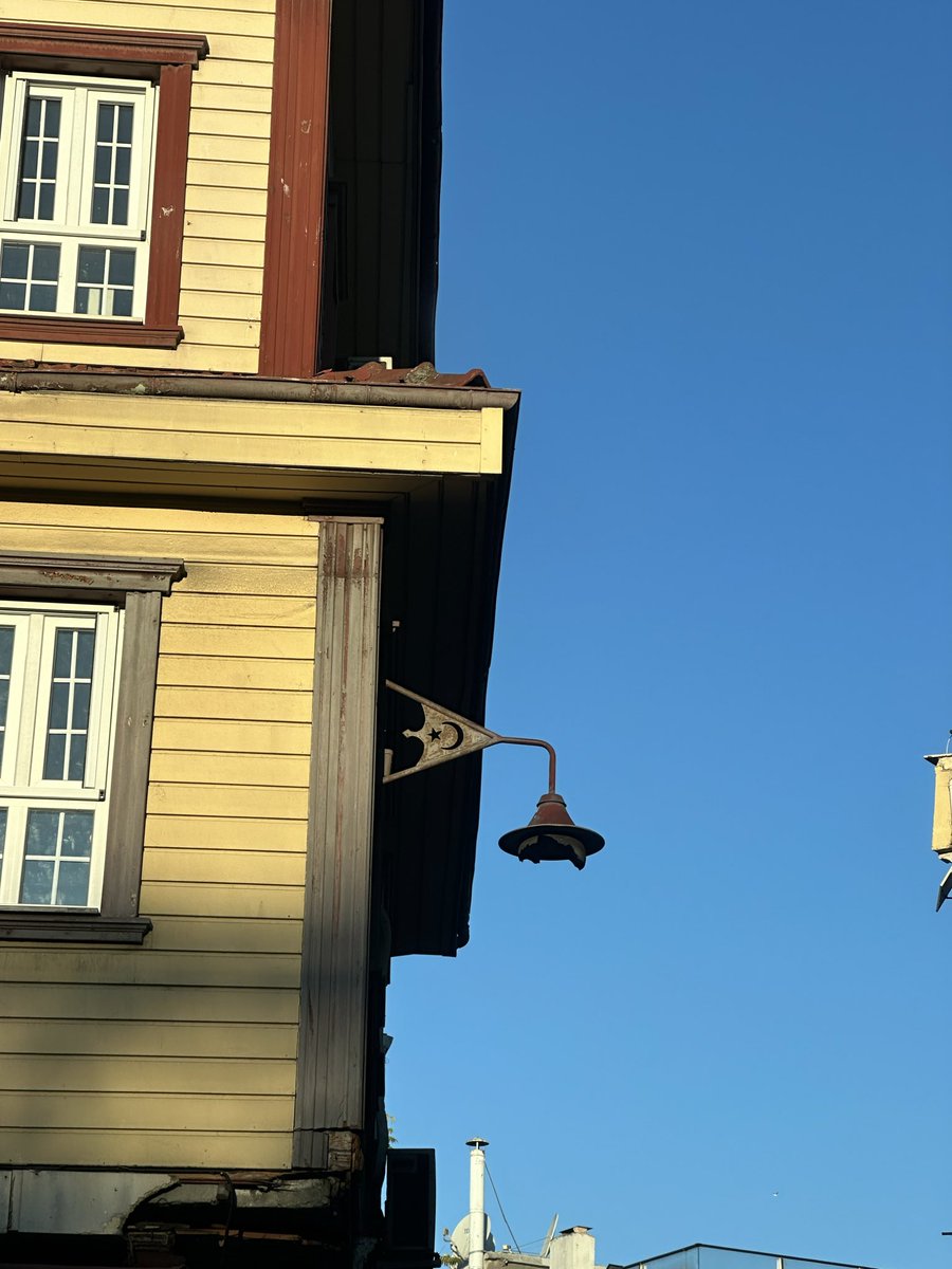 Küçük Ayasofya’da bir sokak lambası 

#İstanbul
#DeriSaadet