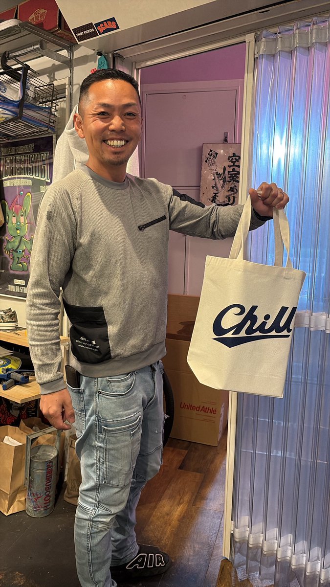 gurirubooth2016's tweet image. 大阪から仕事で広島来られた方が
ずっと気になってたみたいで
スニーカー買いに来てくれました！

背中の刺青もめっちゃカッコよくて
入れ墨の勉強にもなりました👦🏻

水滸伝詳しくないから
詳しくなりたいんだよなー

gurirubooth.com/items/635fbc08…