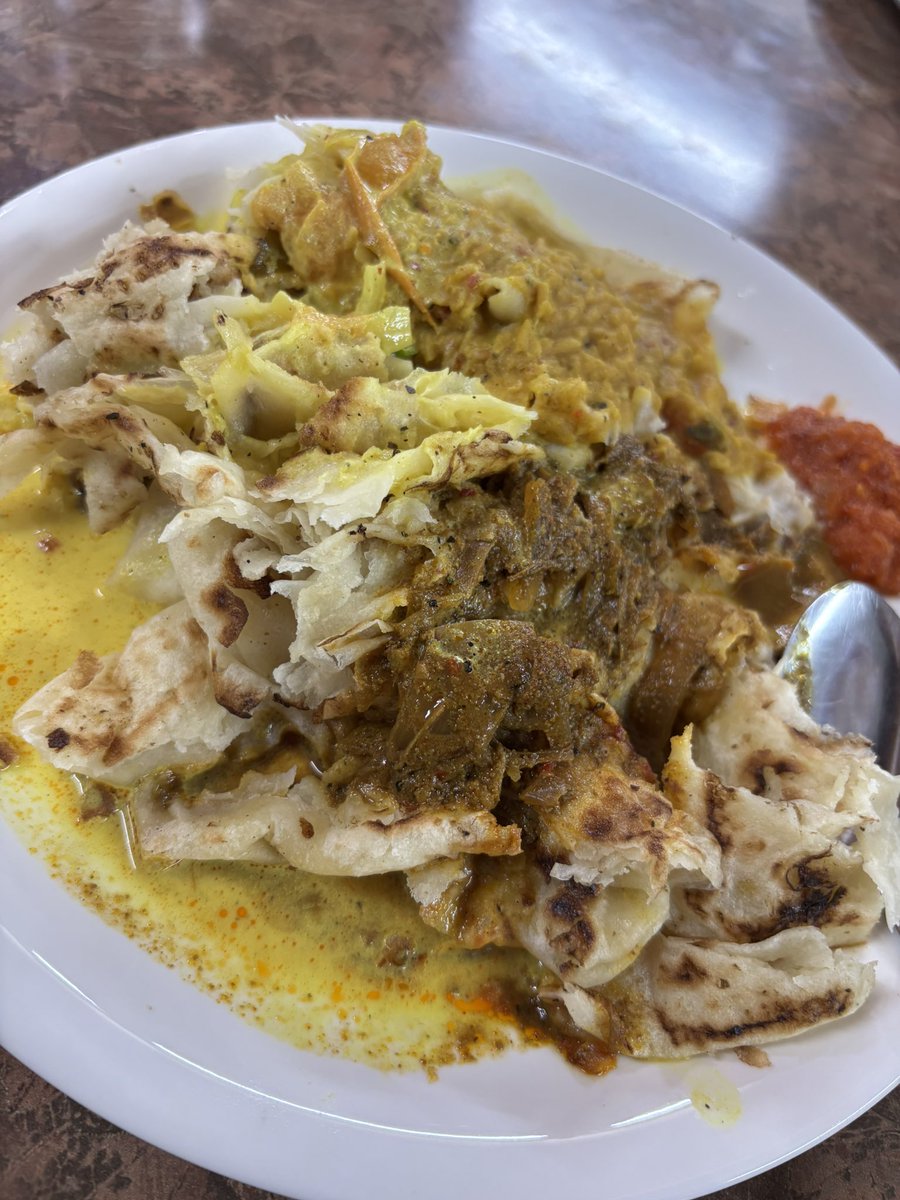 numaboy_curry's tweet image. アイマンベーカリー＆レストランへ
パラータのセットが500円、すごい満足感

キンブラバニス、マールパン、チキンサモサ、チキンカトゥレットなども購入