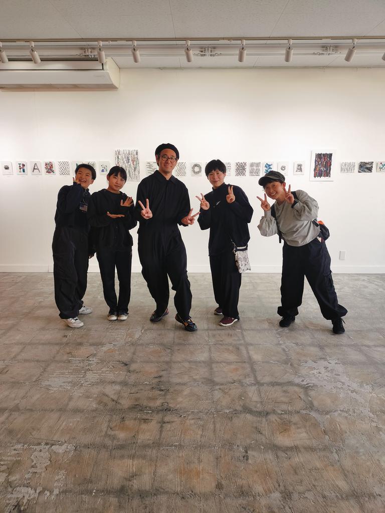 gekidan_tanpopo's tweet photo. 「遠州ええじゃないか祭り」でお世話になった Motomitsu Maehara さんの個展を劇団員で観に行きました。穏やかで たおやかな、心が静かに揺れ動く感覚が心地よい空間でした。目でも耳でも楽しめる展示です。

掛川市にあるTHE DRAMAというギャラリーで11月23日までやっているそうです。入場無料です https://t.co/zgyCXk3cKK
