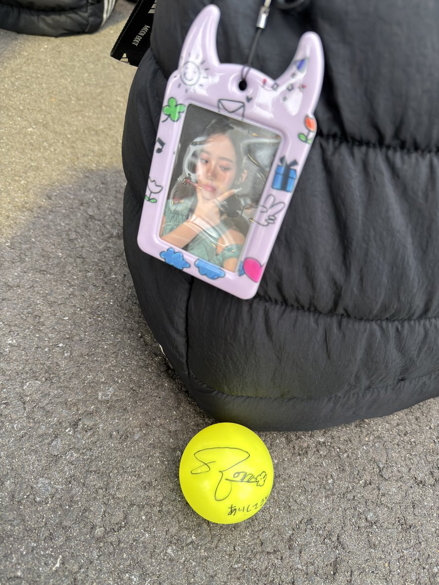 席が良くて、すぐ気づいてくれて サインボールくれましたw #RORA #로라