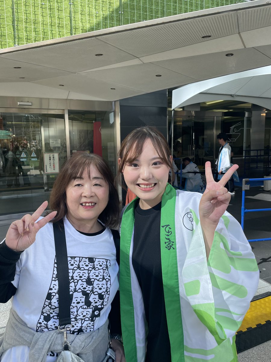 shinobu431029's tweet photo. #ねり娘 の #藤崎ゆかり ちゃんがよさこいを踊るって事で #WELSP の前にトクさんと行って来ました❣️
ゆかりちゃん、とってもカッコ可愛いかった✨🥰✨
その後トクさんとお隣のイベント会場���一献w🍻😁 https://t.co/08hj3fm123