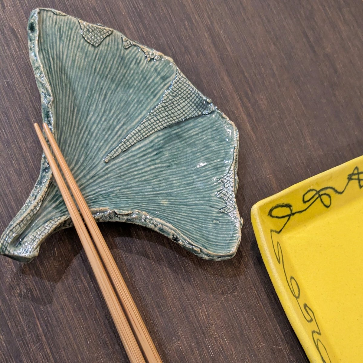 今日の東京は暖かで、半袖短パンの人もいたよ。でもそれは流石に寒すぎじゃね？🤔て思ったよ。
いちょうの葉小皿のミニバージョンが入荷♪箸置きにもなるサイズで可愛いね。
詳細はブログで♪
mabysoshite.hatenablog.com/entry/2025/11/…