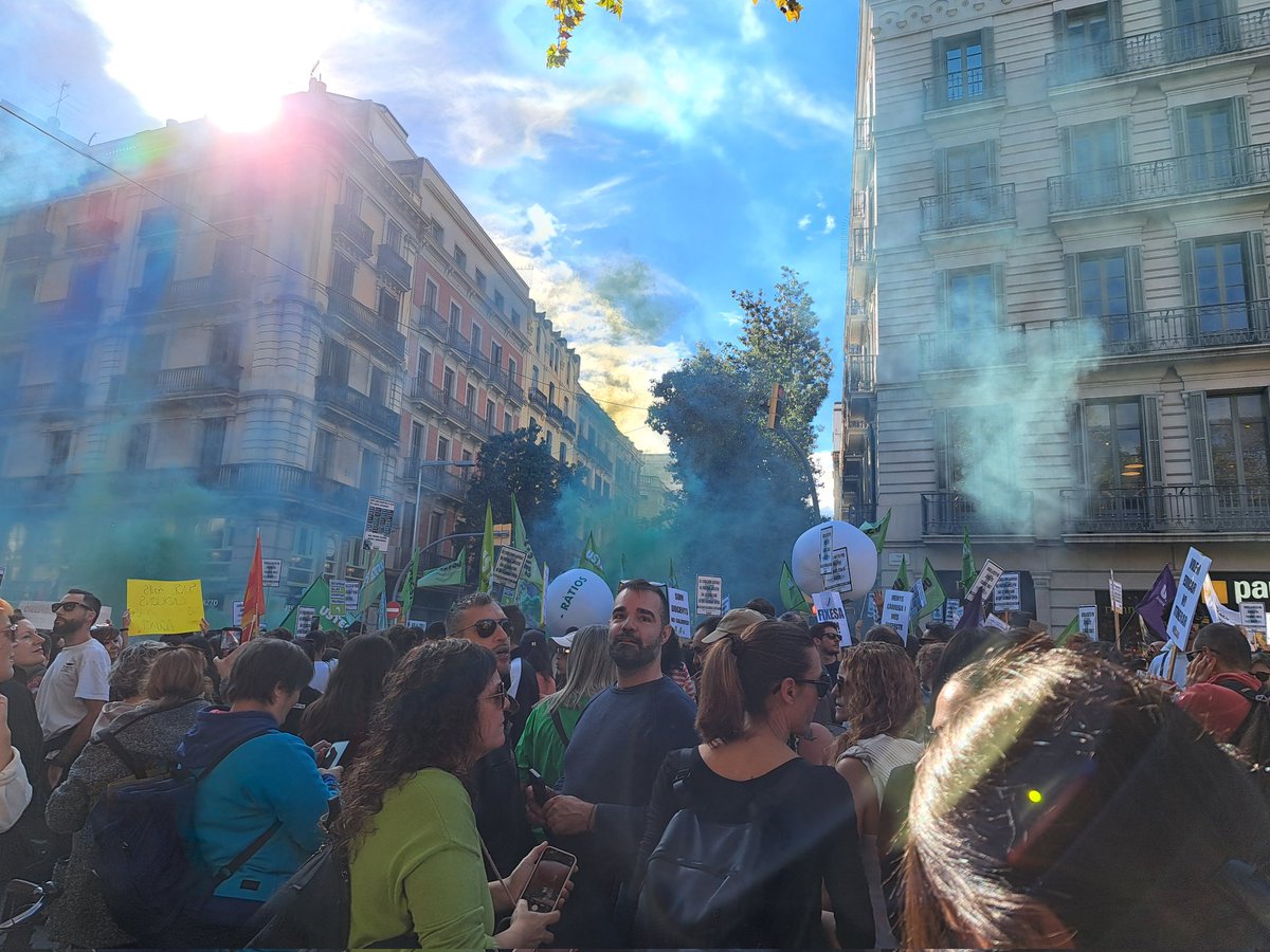 Efeeeeeeeee's tweet photo. @salvadorilla ESTEM CREMATS!!!! NO DIUS RES D'AIXÒ? https://t.co/kBynZI7qkM