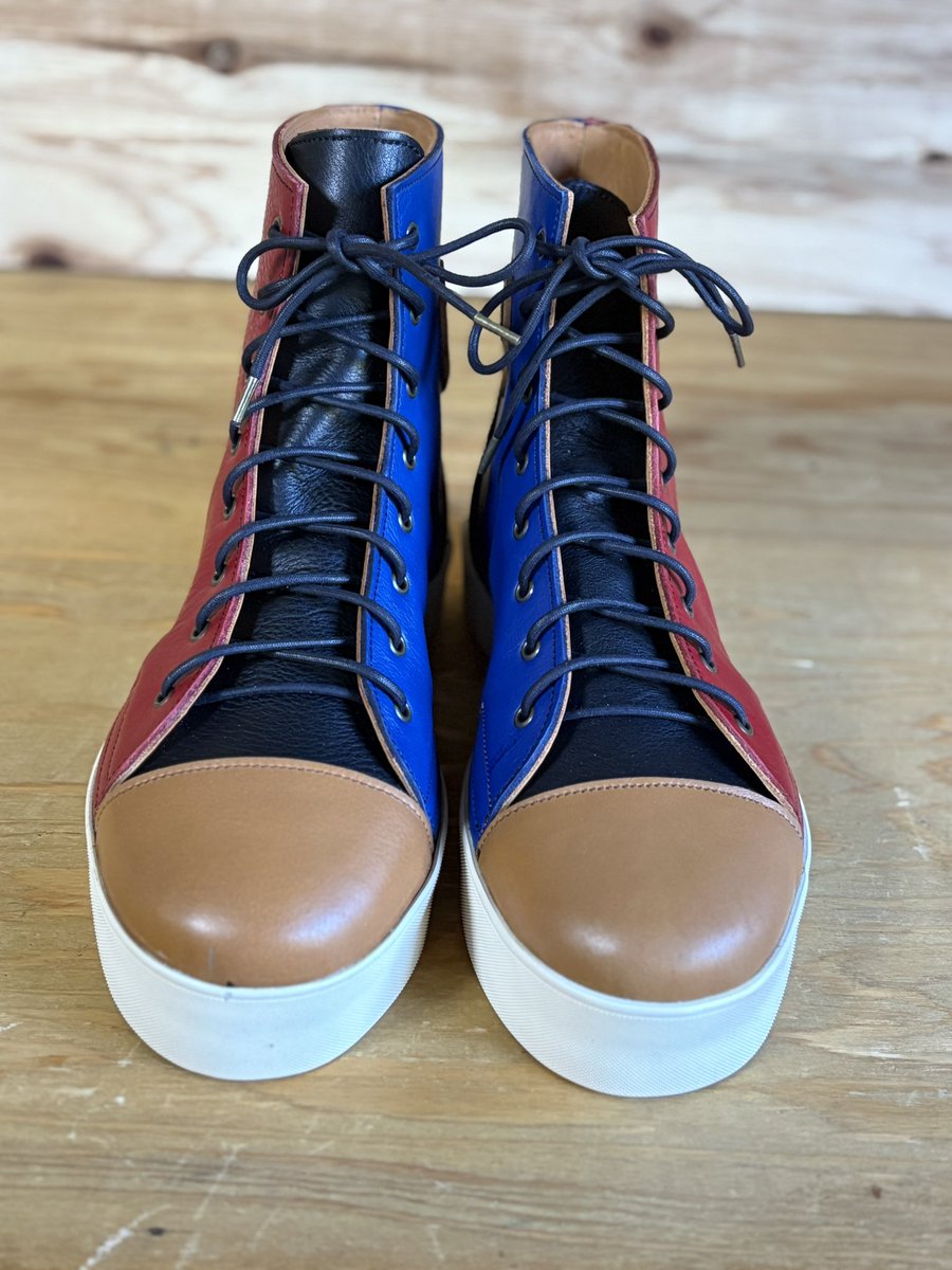 estleather's tweet image. -est
type-S

#est
#leather
#highcut