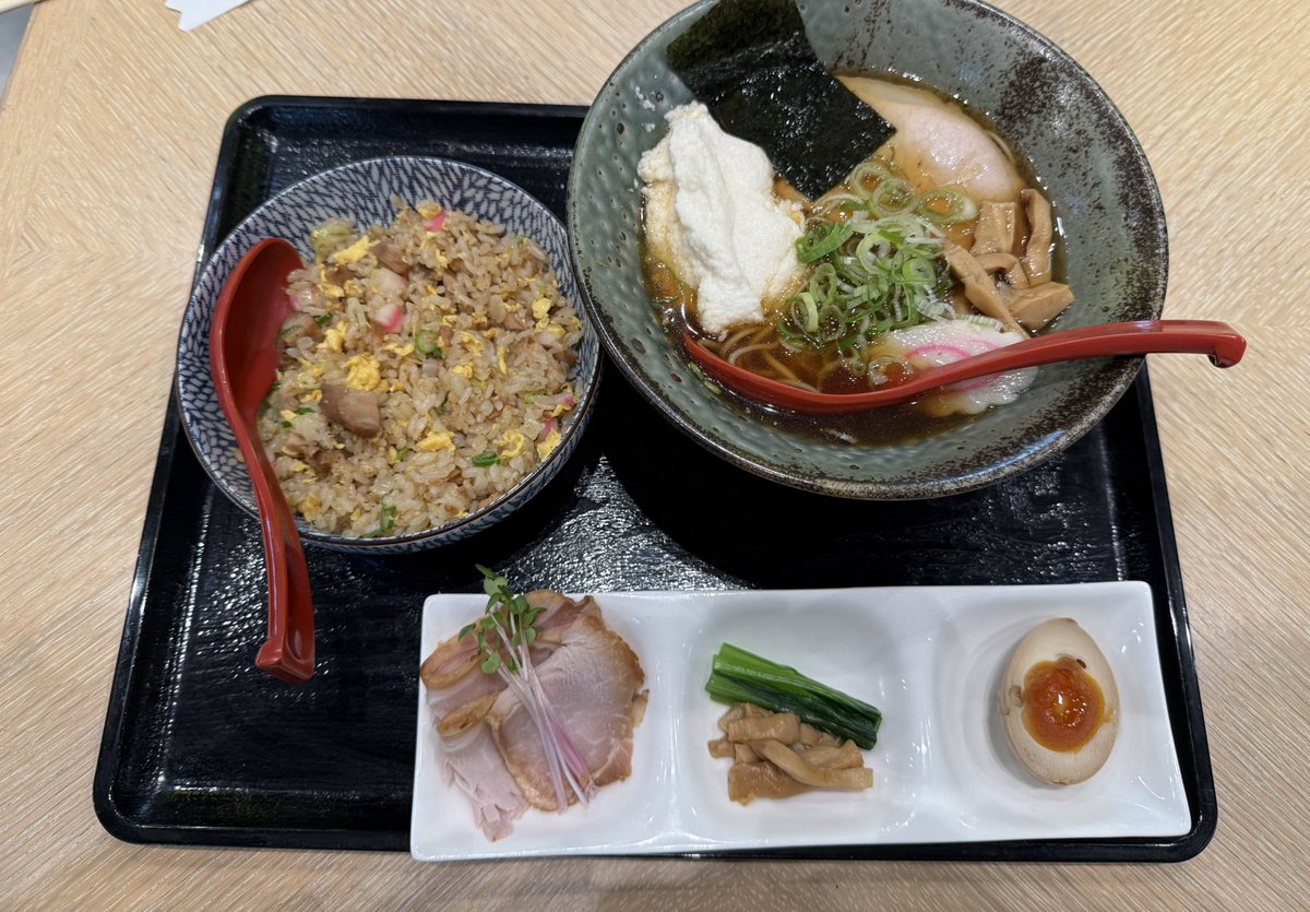 WH_miura's tweet photo. 麺屋燕 KADODE大井川店
とろろ中華そば 1,100円
完成度の高い中華そばにとろろを合わせた燕らしい絶品ラーメンです😋
#麺屋燕 #ラーメン #KADODE https://t.co/Nz9pdHU3U1