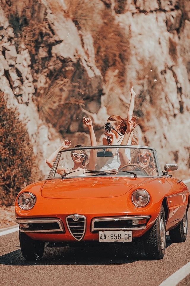 Ταξιδεύω.. ακούγοντας μουσική και "έφτιαξε"η διάθεσή μου
♦️ Ήσουν ωραία ... 🎶 🎼 🎶
      όταν γελούσες... 🎶 🎶      
      μοσχοβολούσες... 🎶🎵 🎶
      σαν πασχαλιά...♦️🎶 🎶
Καλημέρα αγαπημένοι μου
(Να ξέρετε ότι θα λείπω 
μέχρι Δευτέρα βράδυ και δεν θα μπορέσω ν'απαντήσω)