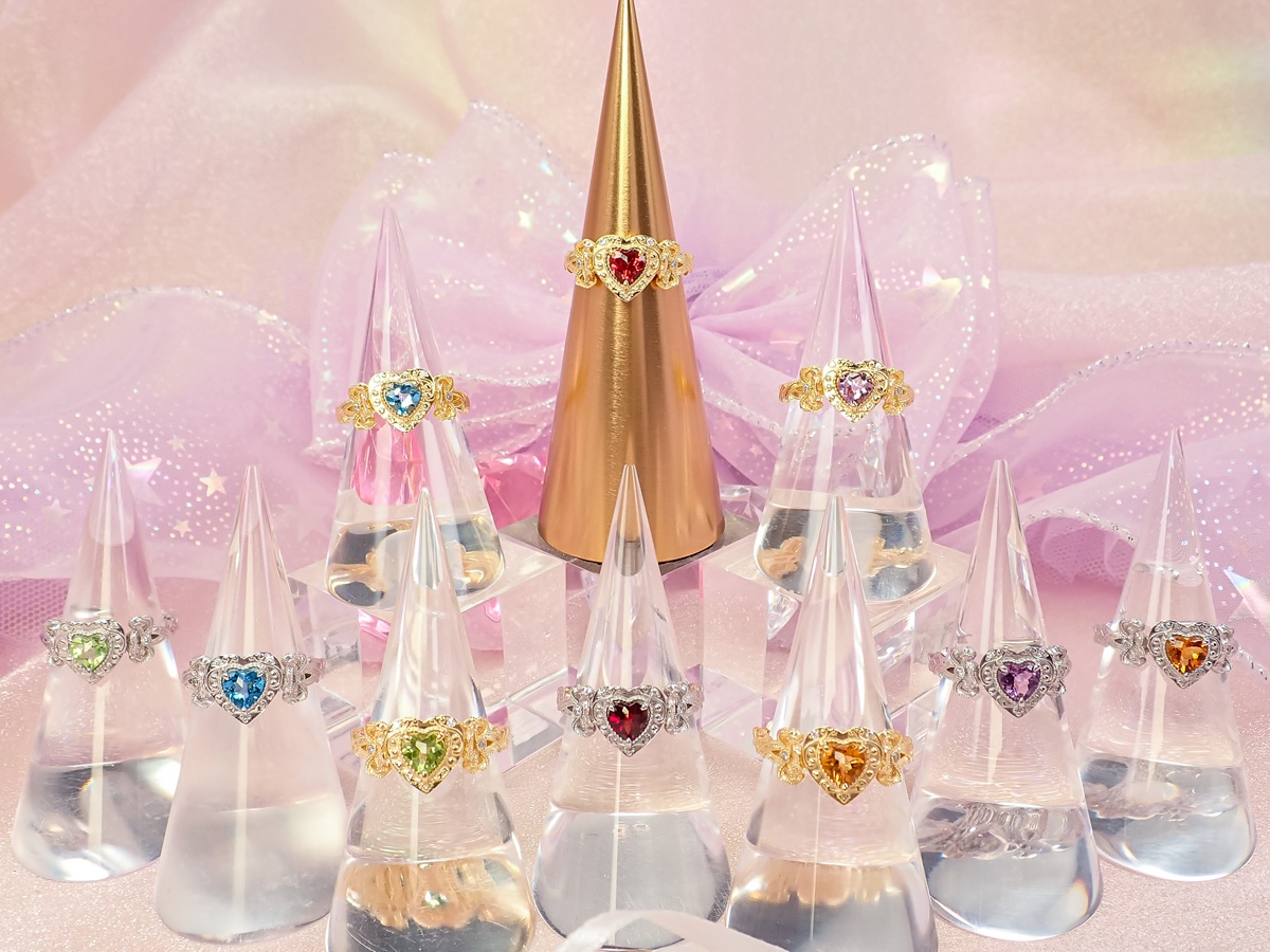 チャーミーパクトリング』 こちらも宝石が5種類、地金がシルバーモデル