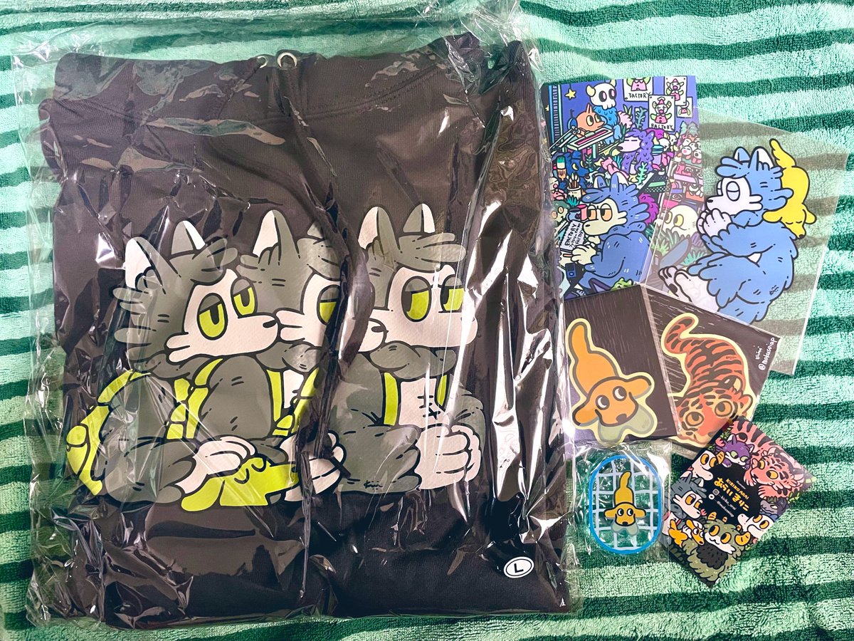 koniy_jin's tweet image. デザフェス62初日
あらいきりこさん
中身パーカー
いぬのアクキー
ステッカー　トラ
ステッカー　犬
クリアしおり（そいね）
ソフビ完全敗北したけど、購入出来たグッズはかわゆいから落ち着ける💚パーカーかわゆい💚
#あらいきりこ　さん
#パーカー
#デザフェス62