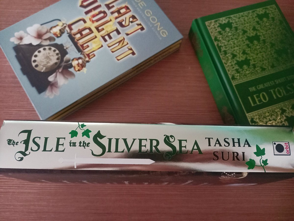 AfirePages's tweet image. obsessed with my recent bookhaul 😍