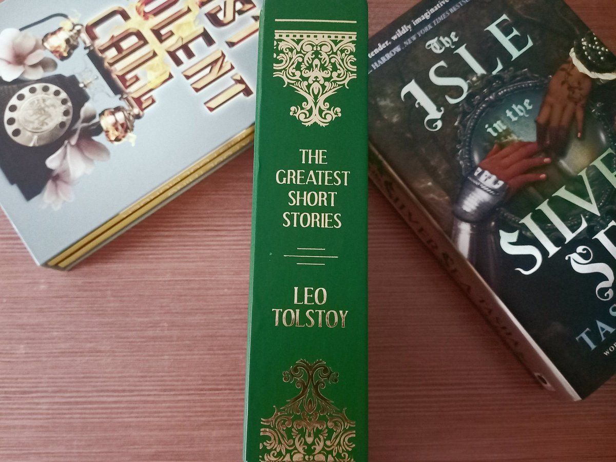 AfirePages's tweet image. obsessed with my recent bookhaul 😍