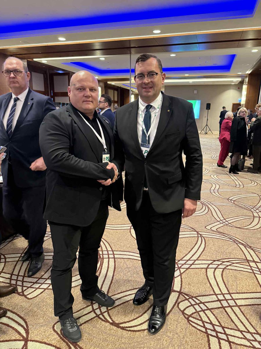 Z kolegą Ministrem Rolnictwa i Rozwoju Wsi <a href="/StefanKrajewski/">Stefan Krajewski</a> 🍀🍀🍀
Pozdrawiamy i Miłej niedzieli 🫡🤝
#PSL #polityka #MinisterRolnictwa #daniellewakowski