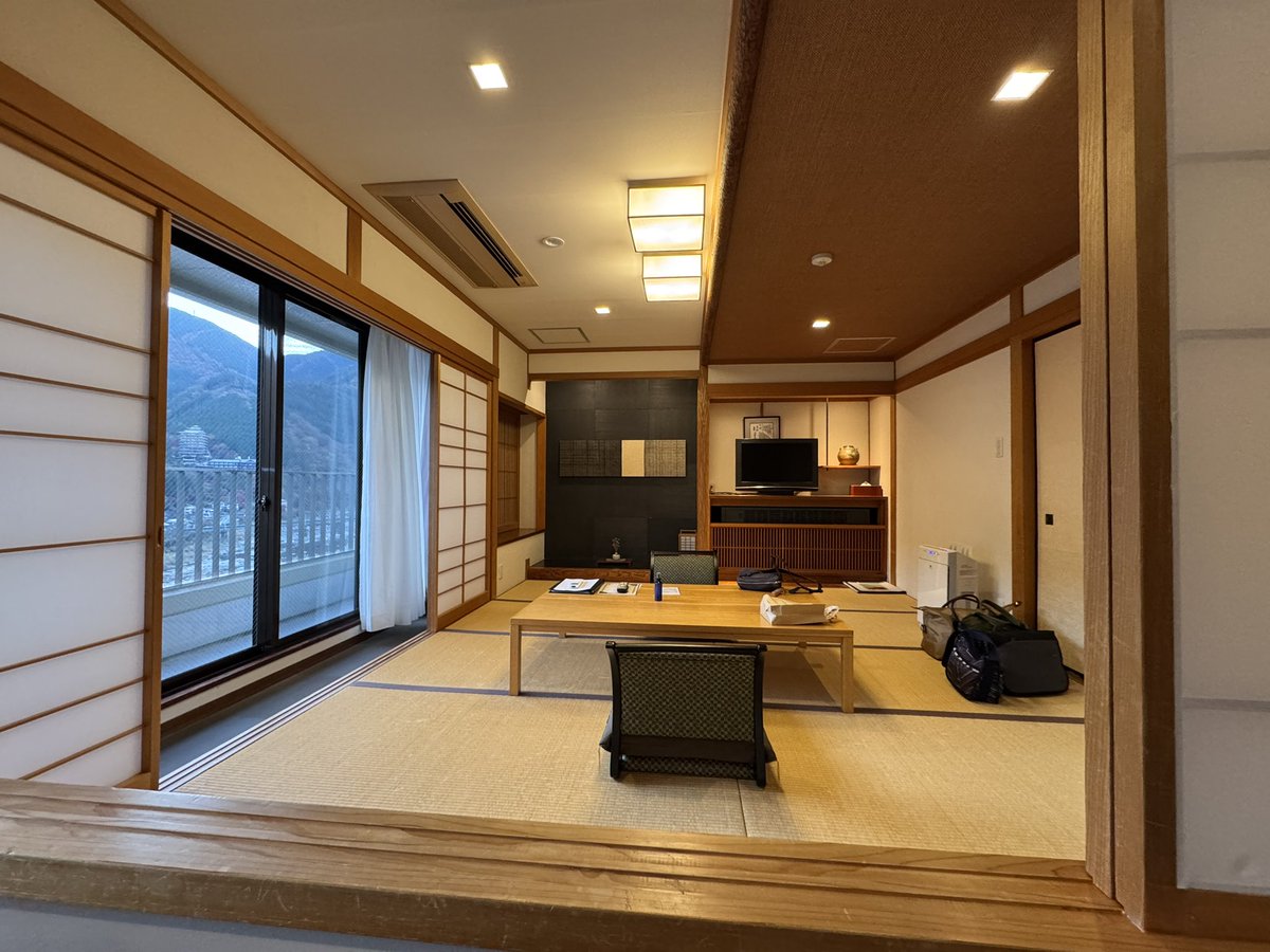 crossrider1's tweet photo. チェックインしたらなんか知らんうちに部屋がグレードupされててビビる

#civic #fl1rs #下呂温泉 #小川屋 https://t.co/j4W1z5lbk8