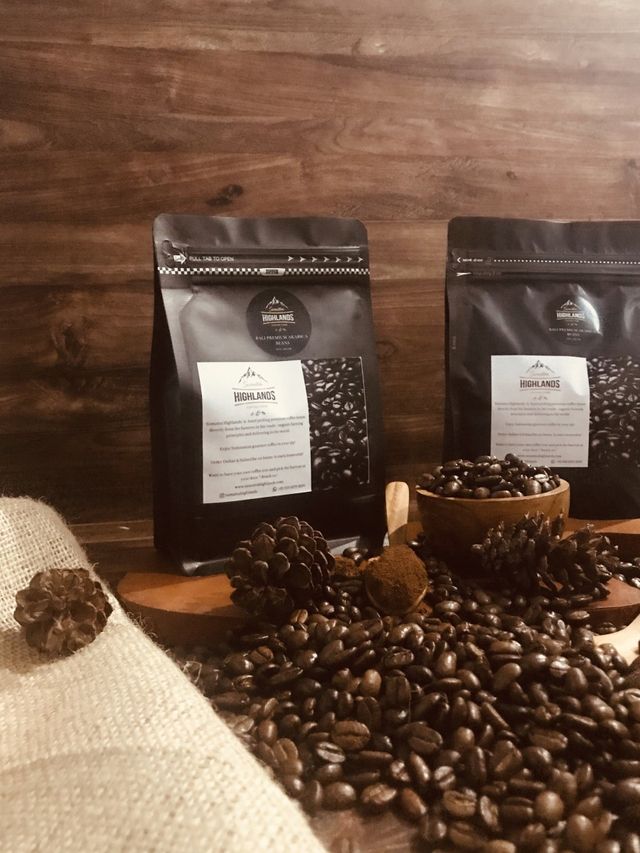 amiruddinhariss's tweet image. Freshly roasted coffee beans that bring out rich aroma and smooth flavor in every cup. Start your morning with quality you can taste.
Get yours now: shorturl.at/sjJ4P

#coffee #coffeebeans #freshroast #morningvibes #brewerschoice