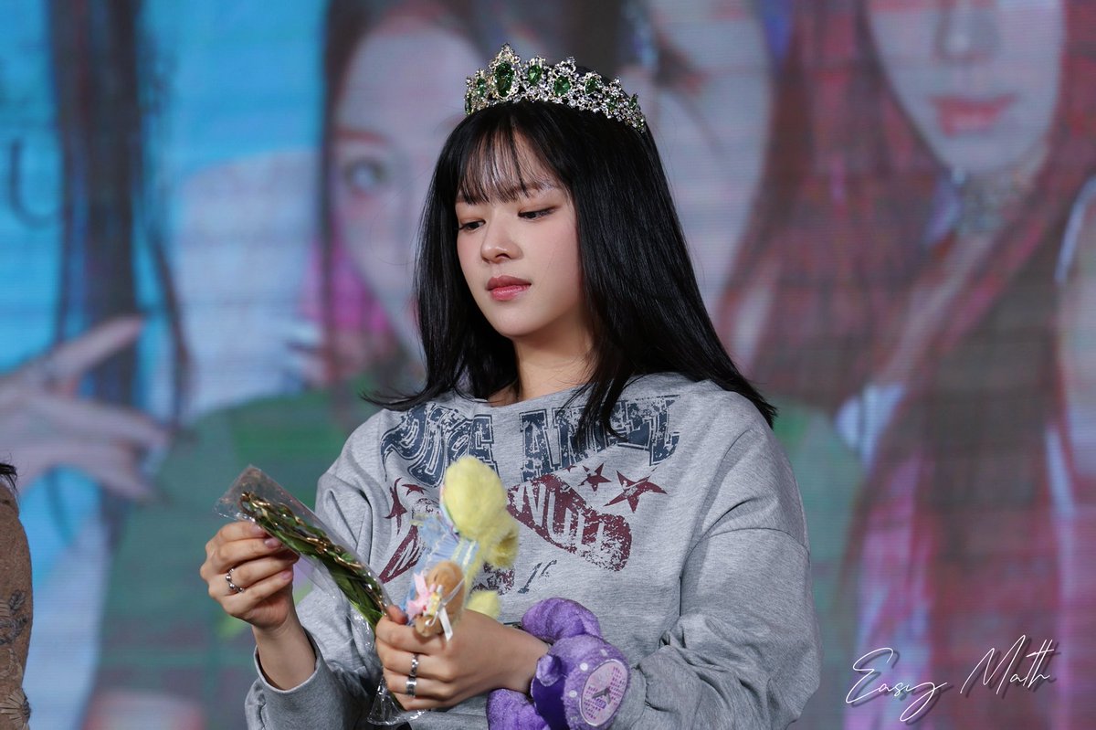 Easy_Math1101's tweet photo. Aphrodite descended into the world…
251115 Shanghai
#JEONGYEON #정연 #ジョンヨン
#TWICE #트와이스 https://t.co/9Ox1Hj6Hcw