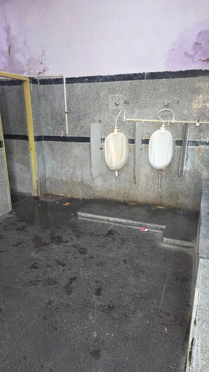 goritushar24's tweet photo. Appalled by the hygiene at NZM
I paid ₹3120 (PNR: 2445146716) for my NZM-HYD ticket. Beyond the pathetic condition (clogged, broken urinal that wet my clothes), why must a premium-fare passenger pay extra for clean a waiting facility? must be complimentary
 @RailMinIndia https://t.co/bWVa3iTjJf