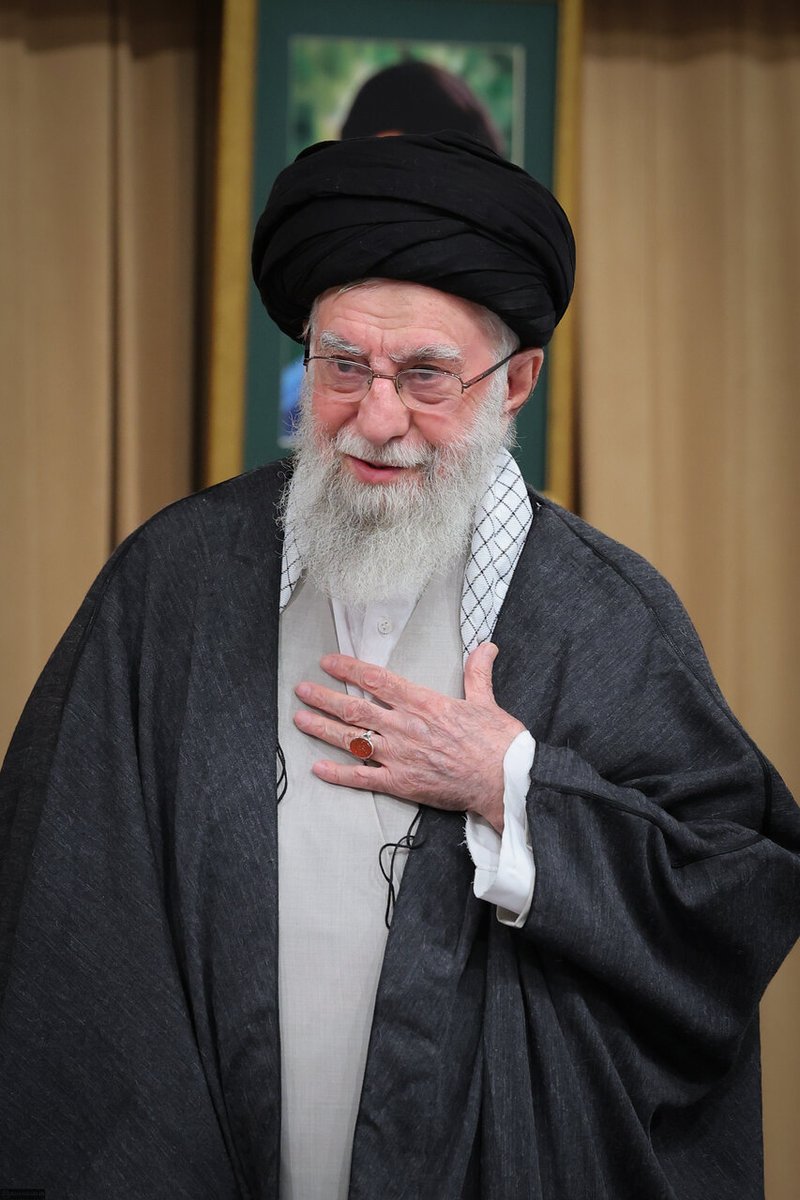 Sima5743's tweet photo. «رهبر معظم انقلاب، تجلی‌گاه صلابت و مدیریت مدبرانه در مسیر تحقق آرمان‌های بلند انقلاب هستند؛ فردی توانمند که با بینش عمیق خود، مسیر اقتدار و پیشرفت ملت ایران را در برابر پیچیده‌ترین توطئه‌ها هموار ساخته‌اند.»
#رهبر_انقلاب
#اقتدار https://t.co/1YHaxvolmU