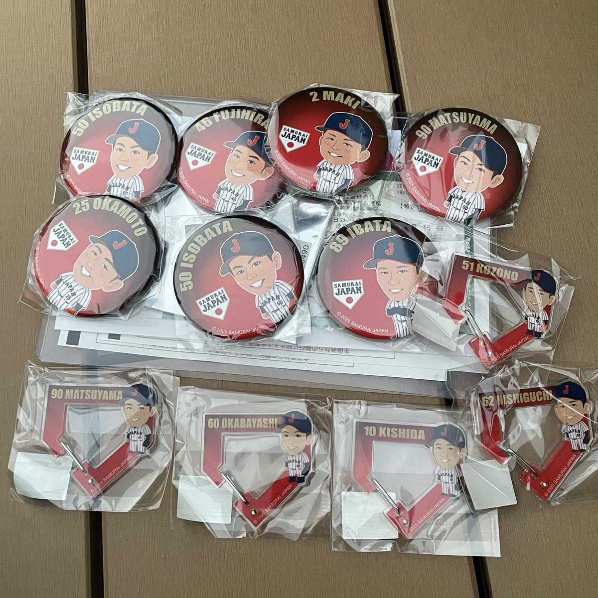 ___kanomaruuu's tweet photo. 侍ジャパン ガチャガチャ くじ

譲  )画像の缶バッジ、カラビナ

求  )20曽谷

本日東京ドーム場外、場内にて交換可能です。 https://t.co/jWeojPeTkM